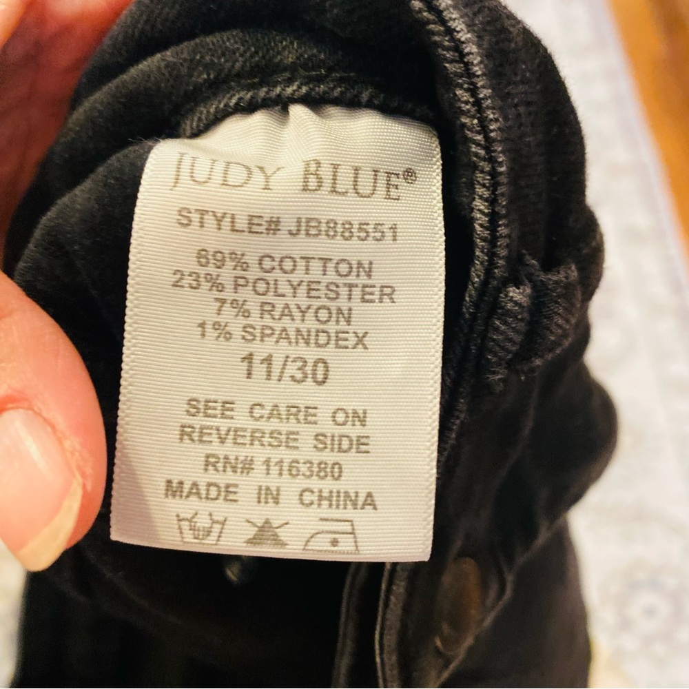 ⭐️ Judy Blue Black Skinny Fit Jeans Raw Hem - Picture 7 of 8